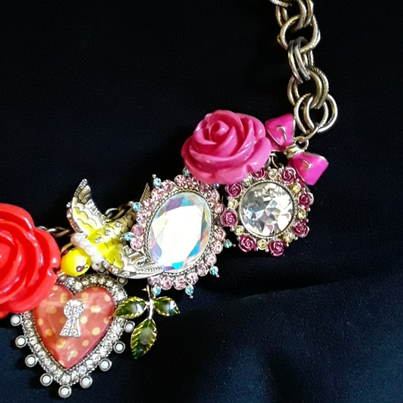 Betsey Johnson VINTAGE ROSE GARDEN SET - Picture 2 of 8
